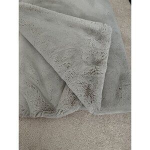 The Cashmere Project Light Grey Soft Plush Faux Fur Throw 50"x60"